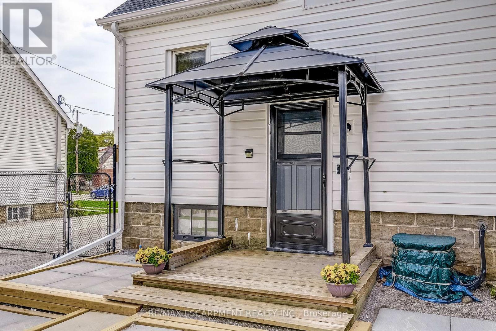 14 Walker Avenue, Hamilton, Ontario  L8G 1S6 - Photo 30 - X12211353