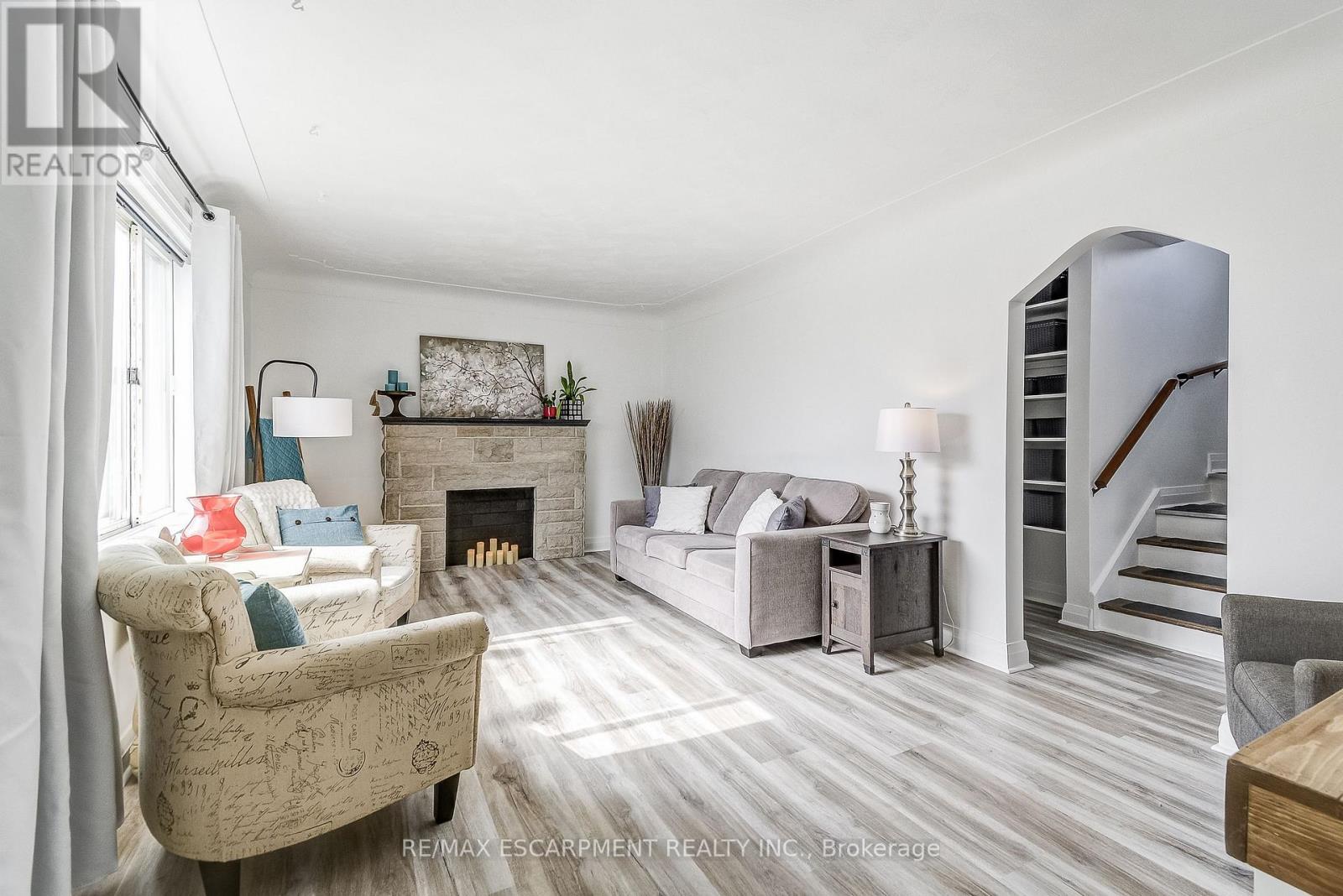 14 Walker Avenue, Hamilton, Ontario  L8G 1S6 - Photo 6 - X12211353