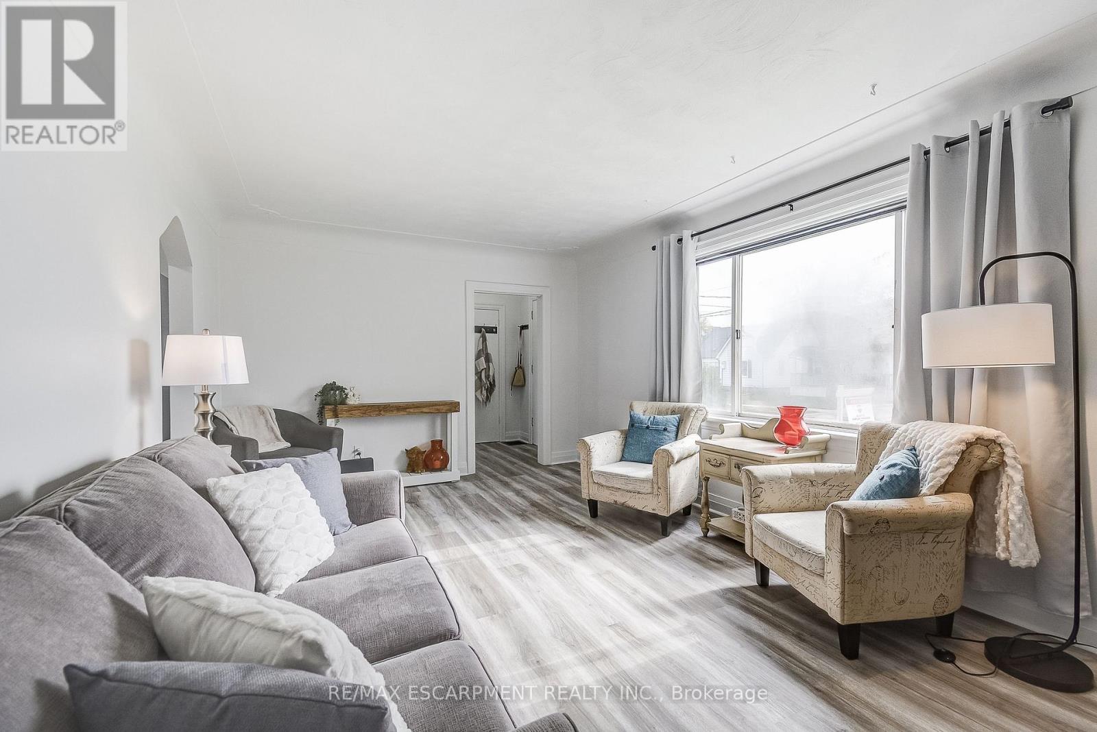 14 Walker Avenue, Hamilton, Ontario  L8G 1S6 - Photo 9 - X12211353