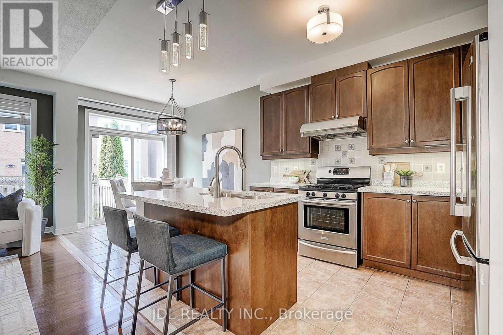 64 Pillar Rock Crescent, Markham, Ontario  L6C 3H4 - Photo 11 - N12182977