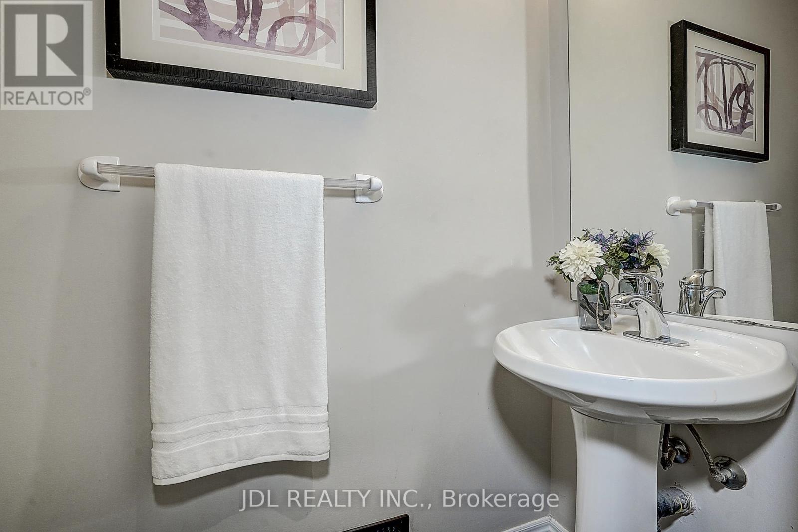 64 Pillar Rock Crescent, Markham, Ontario  L6C 3H4 - Photo 17 - N12182977