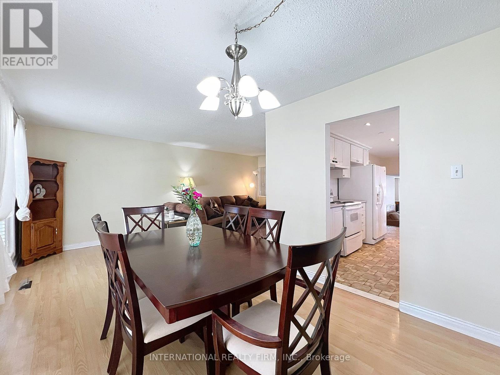 3602 Dunrankin Drive, Mississauga, Ontario  L4T 1V9 - Photo 8 - W12186993