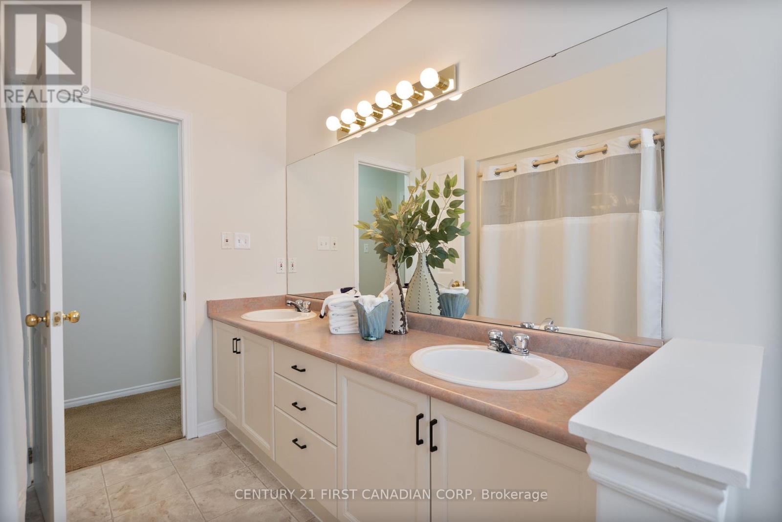 36 Juniper Crescent, Strathroy-Caradoc, Ontario  N7G 4G4 - Photo 14 - X12211364