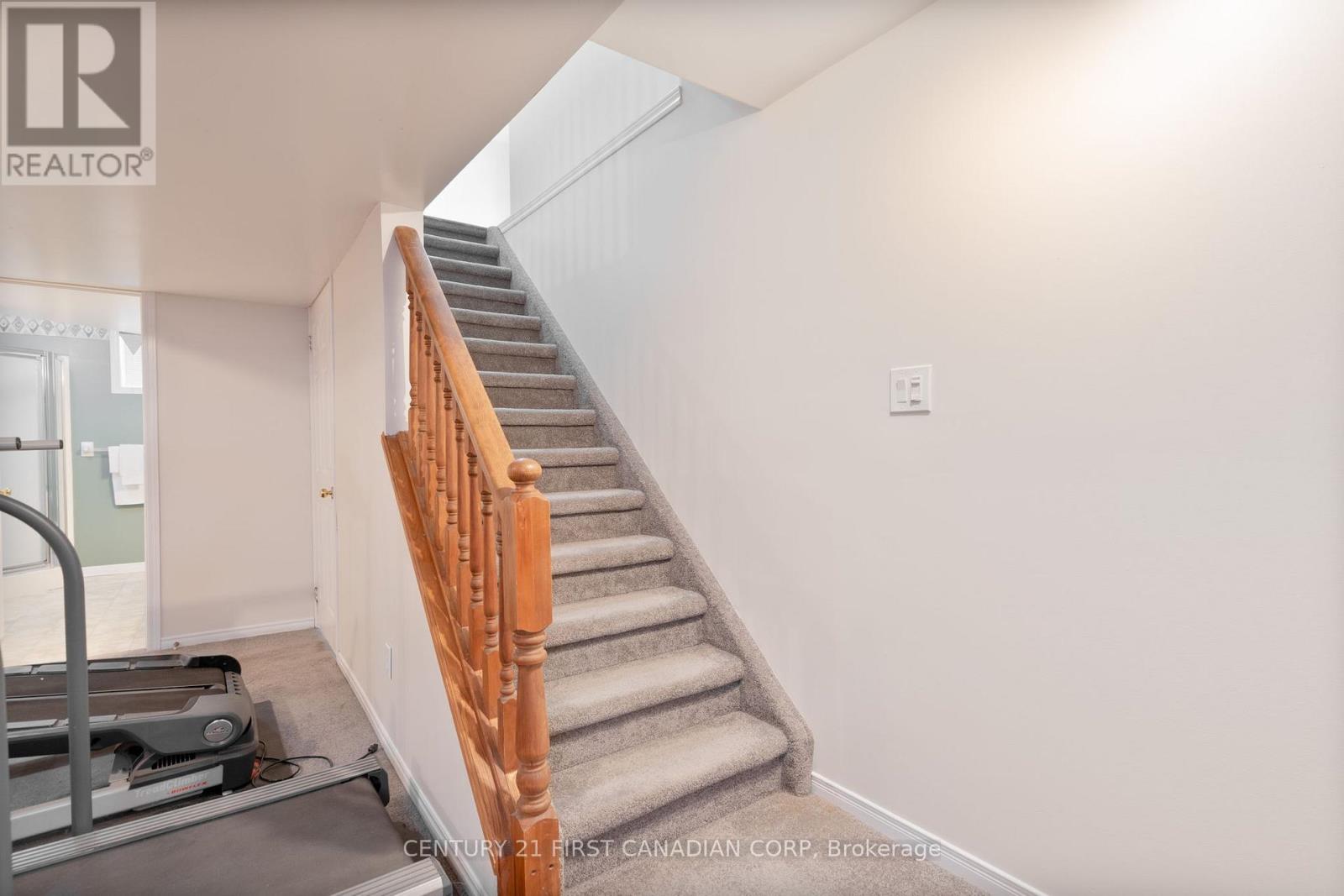 36 Juniper Crescent, Strathroy-Caradoc, Ontario  N7G 4G4 - Photo 17 - X12211364