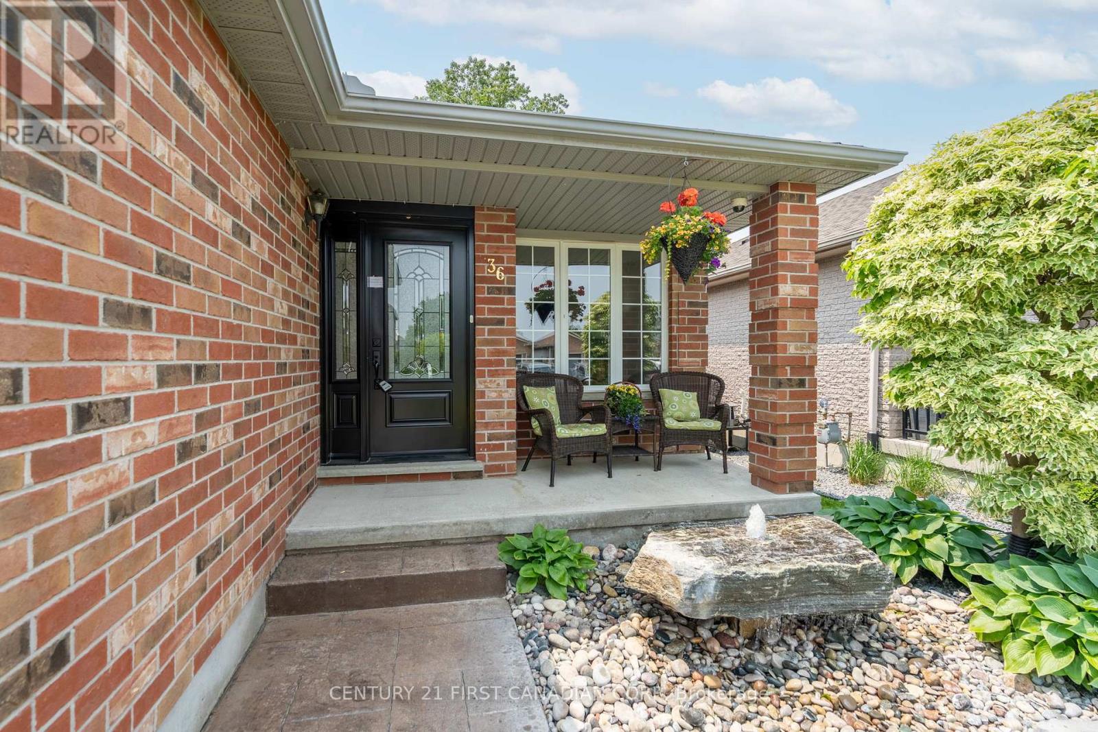 36 Juniper Crescent, Strathroy-Caradoc, Ontario  N7G 4G4 - Photo 3 - X12211364