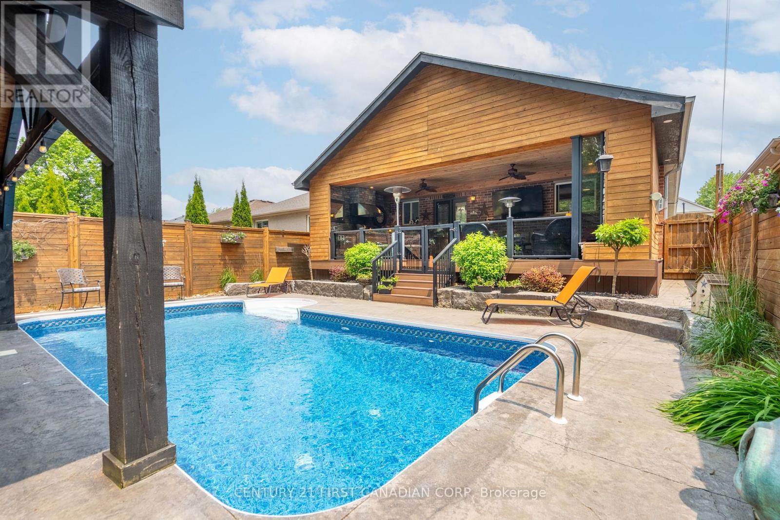 36 Juniper Crescent, Strathroy-Caradoc, Ontario  N7G 4G4 - Photo 33 - X12211364