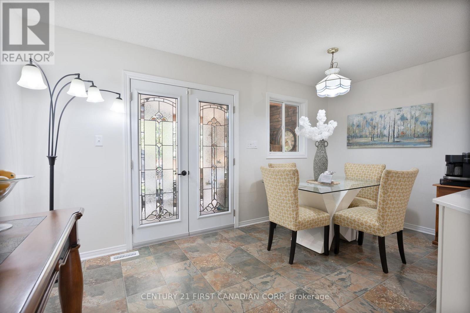 36 Juniper Crescent, Strathroy-Caradoc, Ontario  N7G 4G4 - Photo 6 - X12211364