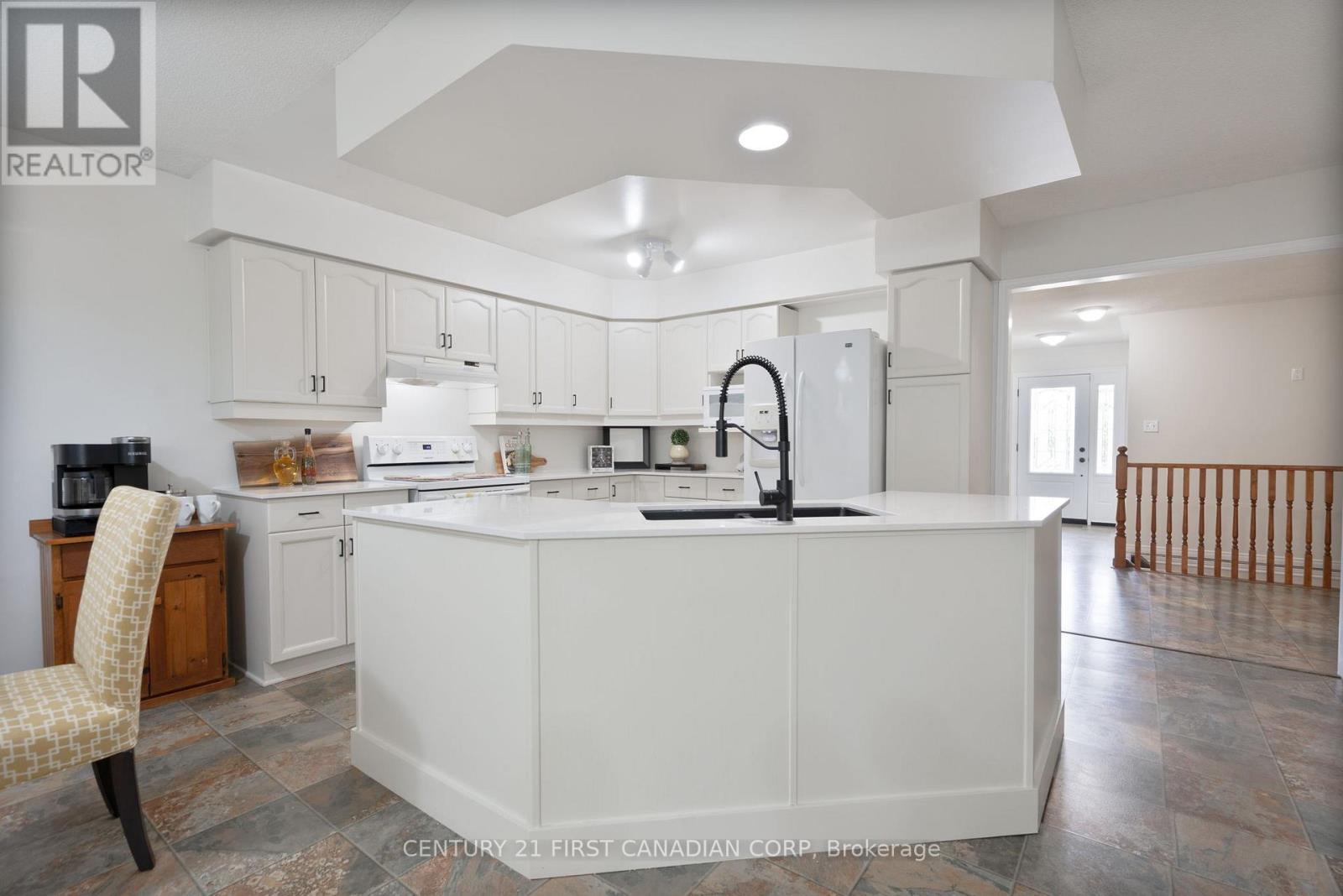 36 Juniper Crescent, Strathroy-Caradoc, Ontario  N7G 4G4 - Photo 7 - X12211364