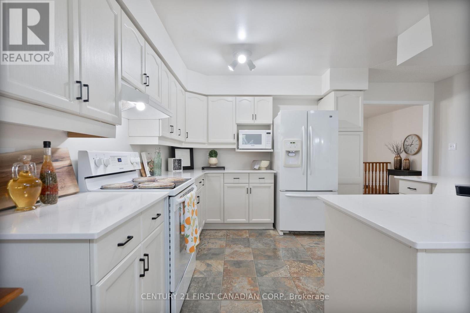 36 Juniper Crescent, Strathroy-Caradoc, Ontario  N7G 4G4 - Photo 8 - X12211364