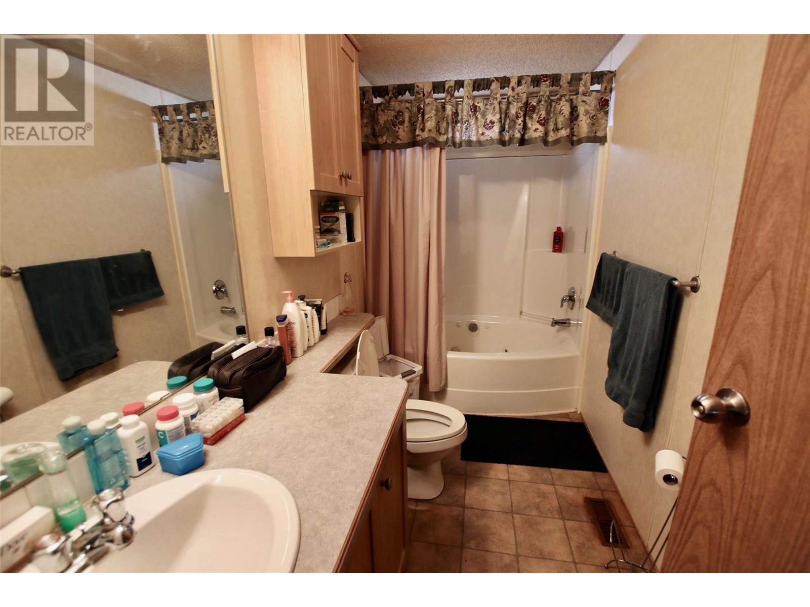 16 Pinewood Place, Tumbler Ridge, British Columbia  V0C 2W0 - Photo 8 - 10350686