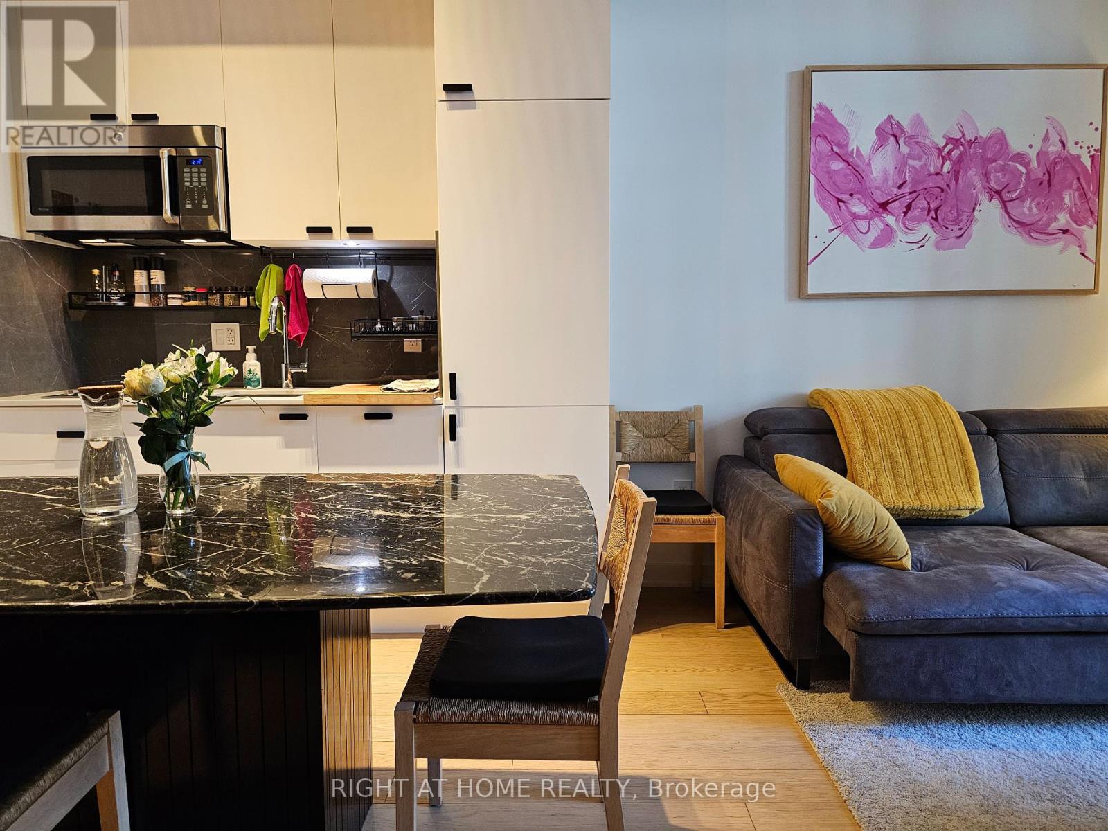 210 - 576 Front Street W, Toronto, Ontario  M5V 0P8 - Photo 34 - C12210585
