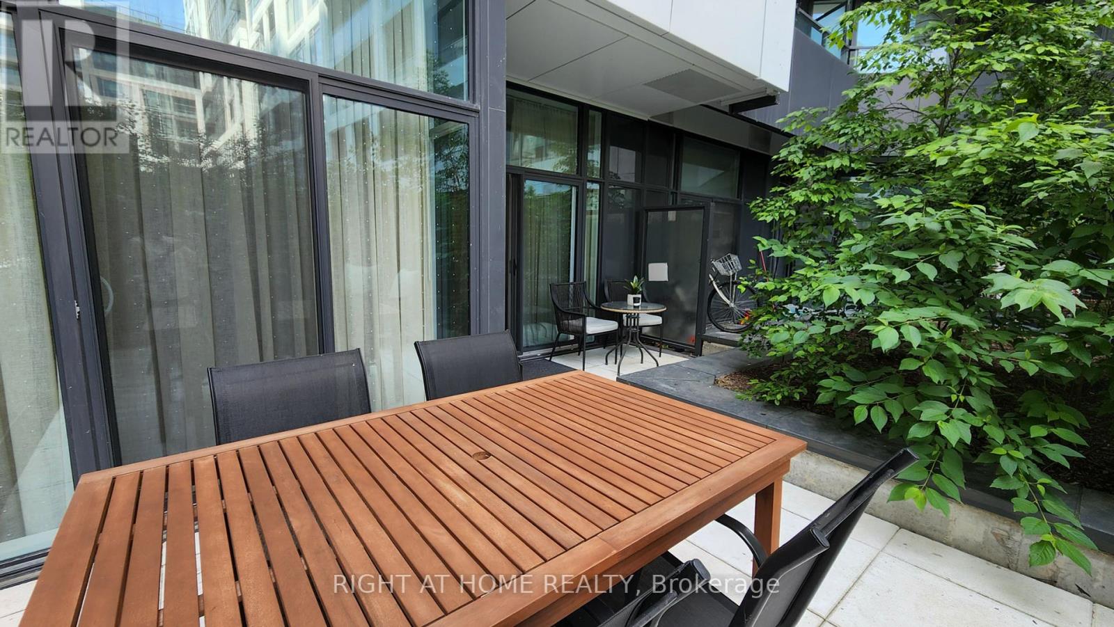 210 - 576 Front Street W, Toronto, Ontario  M5V 0P8 - Photo 5 - C12210585