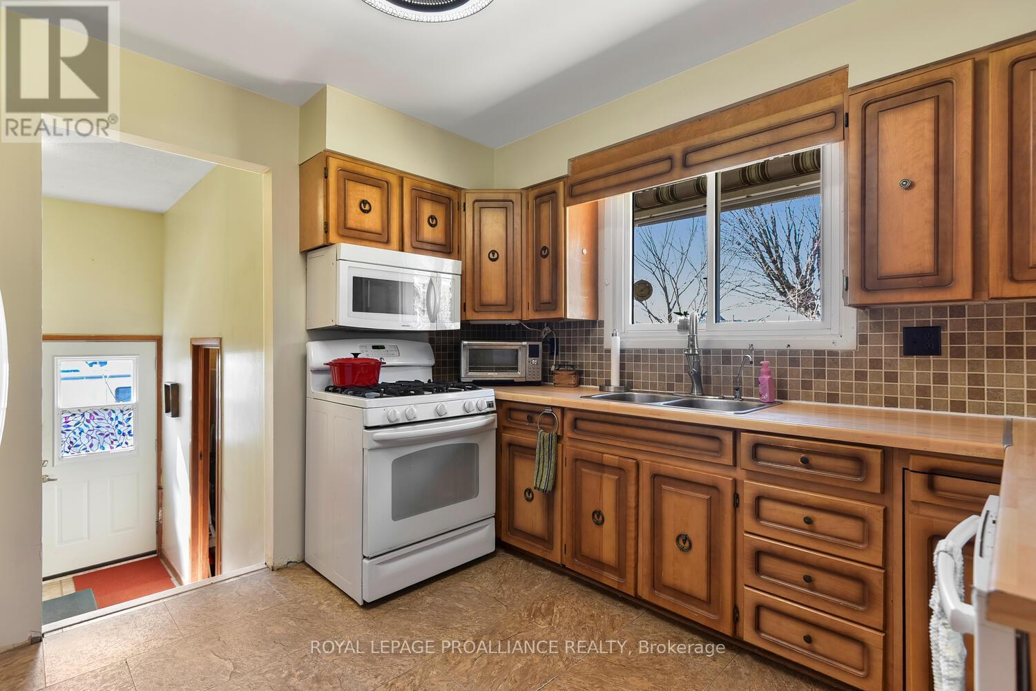275 Boundary Street, Prescott, Ontario  K0E 1T0 - Photo 8 - X12211383