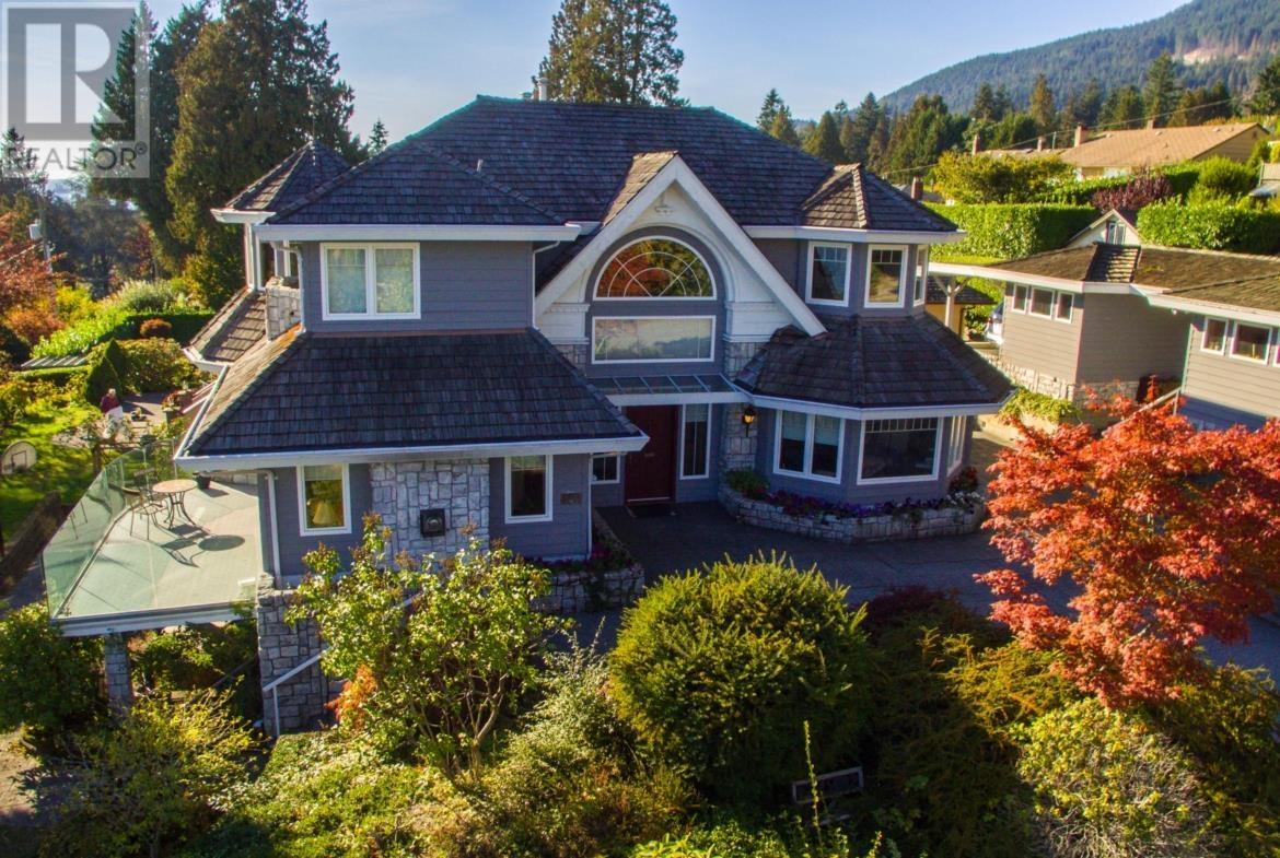 2605 Lawson Avenue, West Vancouver, British Columbia  V7V 2G3 - Photo 1 - R3014102
