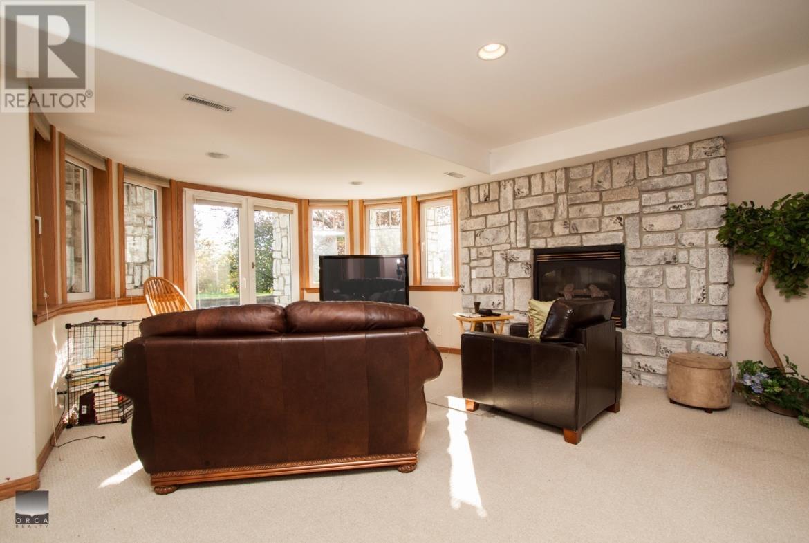 2605 Lawson Avenue, West Vancouver, British Columbia  V7V 2G3 - Photo 2 - R3014102