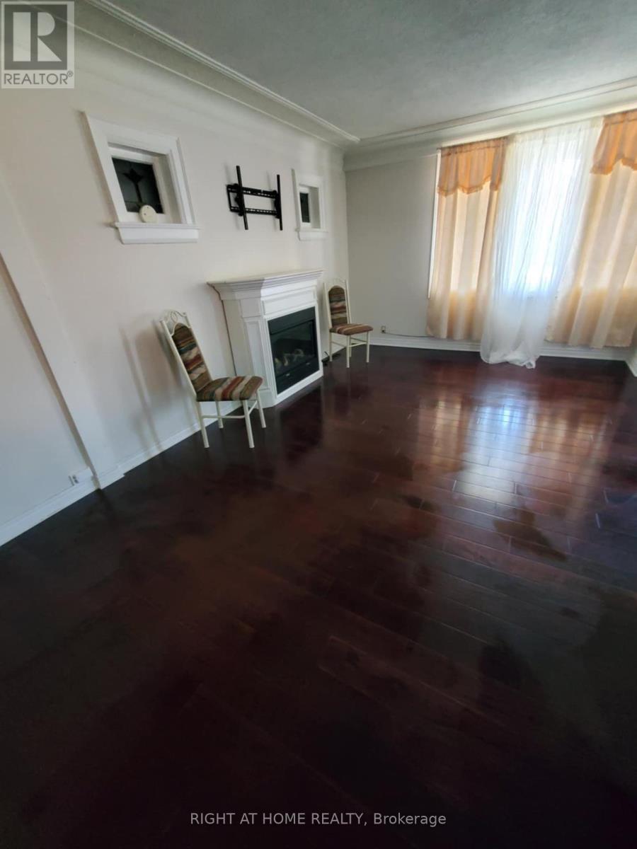 51 Norman Avenue, Toronto, Ontario  M6E 1G9 - Photo 13 - W12200828