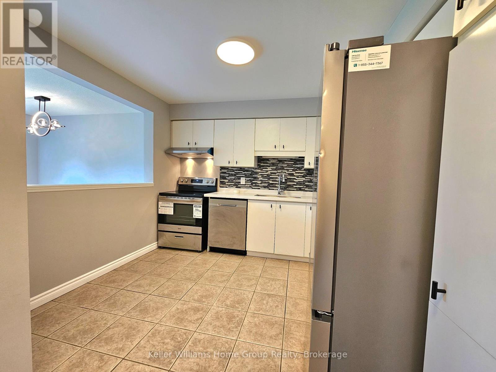 41 - 400 Wilson Avenue, Kitchener, Ontario  N2C 2S1 - Photo 4 - X12211384