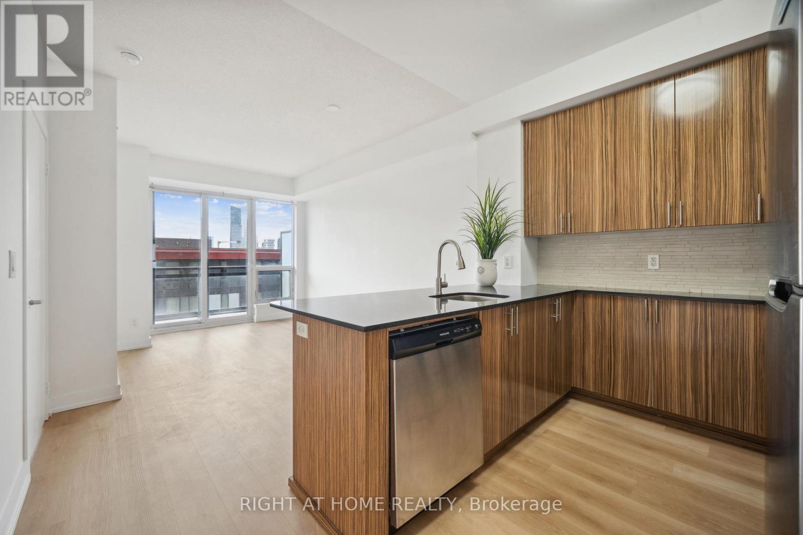 1005 - 225 Sackville Street, Toronto, Ontario  M5A 0B9 - Photo 2 - C12211381