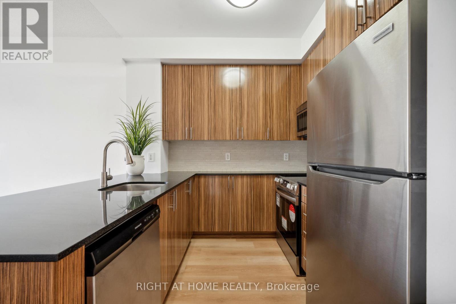 1005 - 225 Sackville Street, Toronto, Ontario  M5A 0B9 - Photo 6 - C12211381