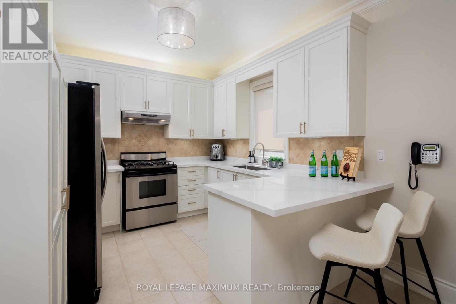 16 Saint Clare Boulevard, Vaughan, Ontario  L4H 2A2 - Photo 9 - N12211373