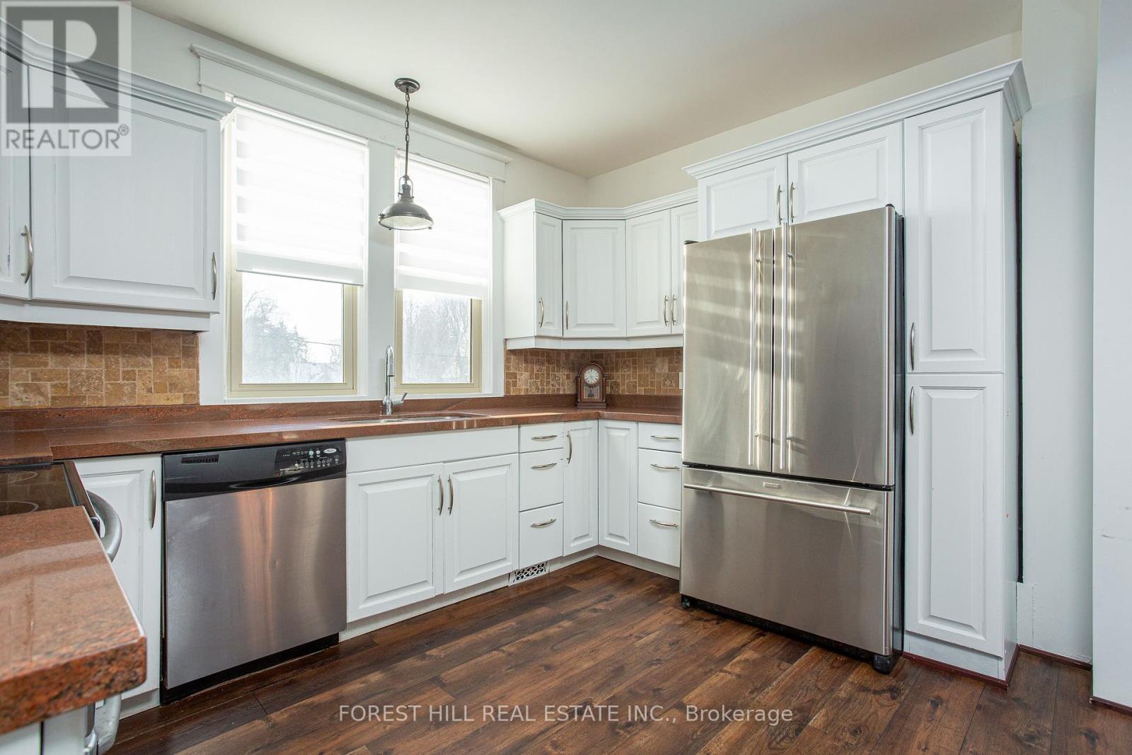 24 Penetang Street, Barrie, Ontario  L4M 1V6 - Photo 13 - S12211372