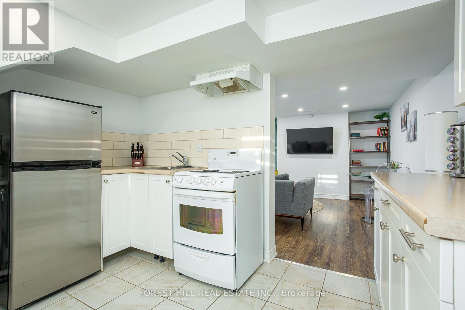 24 Penetang Street, Barrie, Ontario  L4M 1V6 - Photo 26 - S12211372