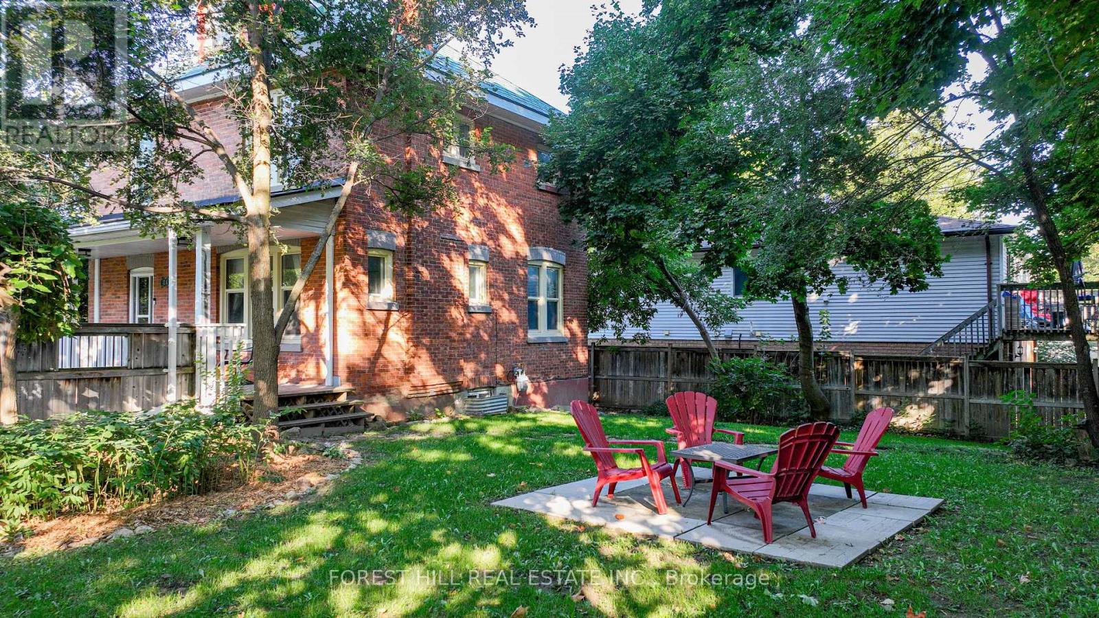 24 Penetang Street, Barrie, Ontario  L4M 1V6 - Photo 3 - S12211372