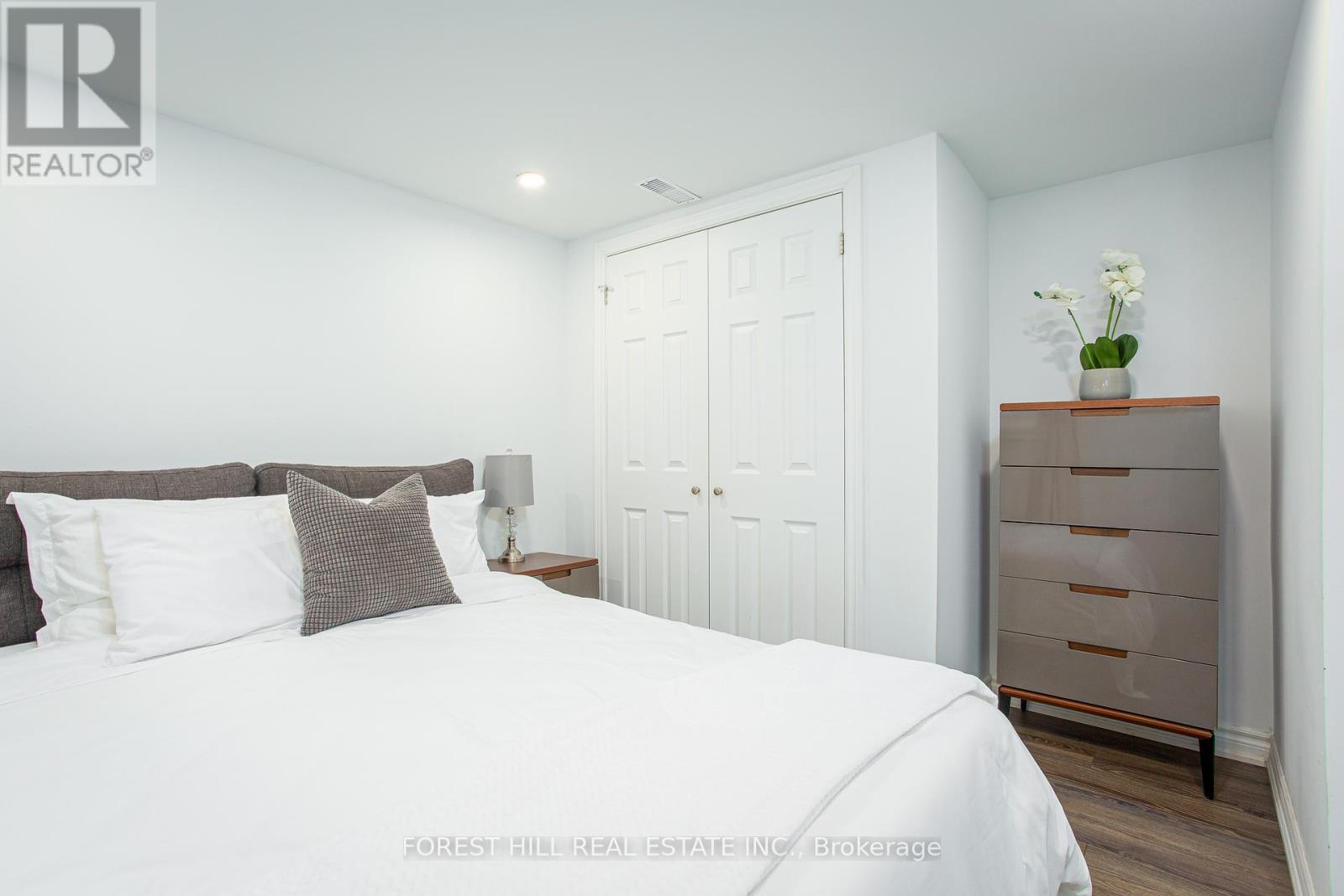 24 Penetang Street, Barrie, Ontario  L4M 1V6 - Photo 30 - S12211372