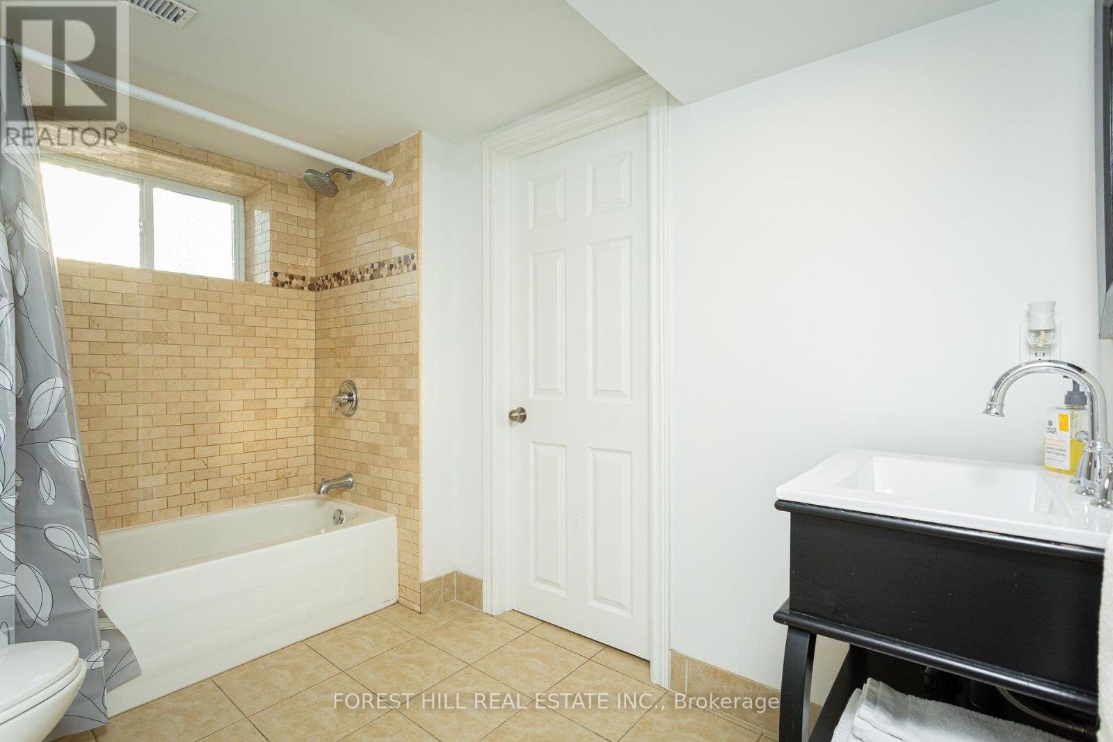24 Penetang Street, Barrie, Ontario  L4M 1V6 - Photo 31 - S12211372