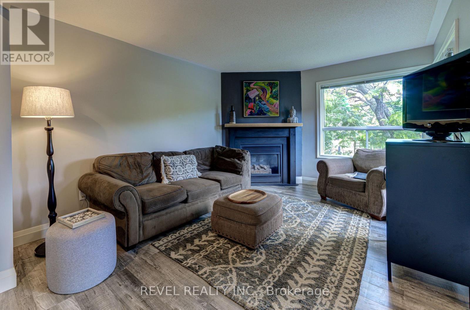 141 Wasaga Sands Drive E, Wasaga Beach, Ontario  L9Z 1H9 - Photo 10 - S12211374