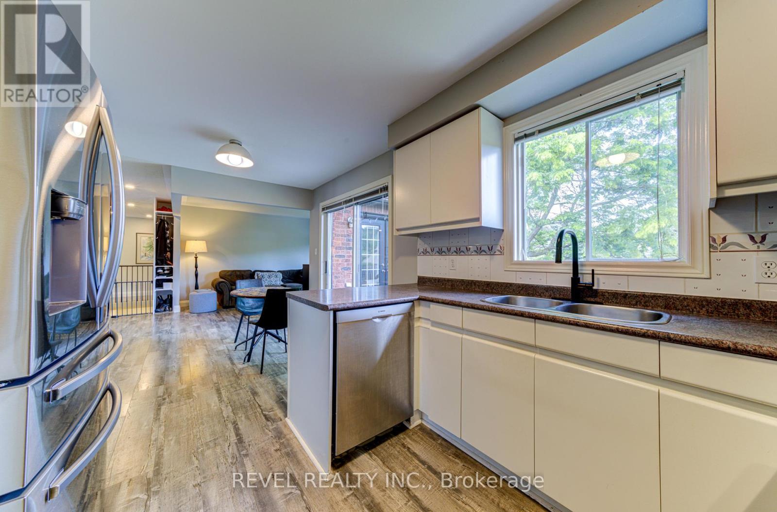 141 Wasaga Sands Drive E, Wasaga Beach, Ontario  L9Z 1H9 - Photo 15 - S12211374