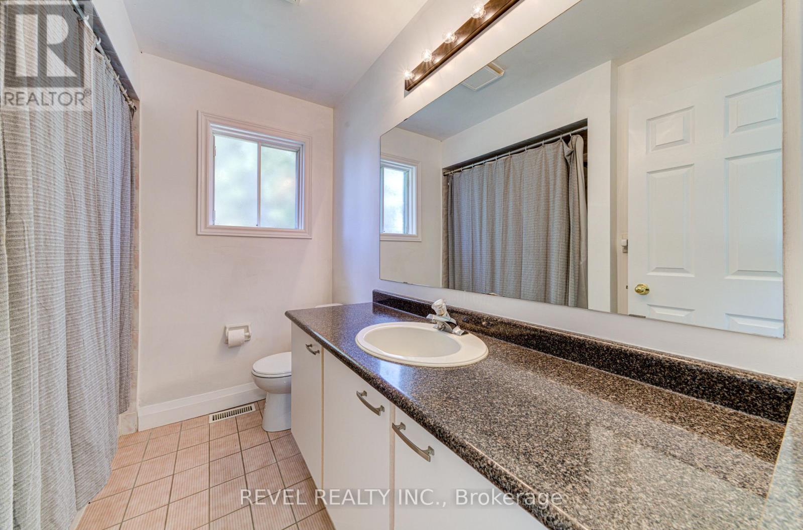 141 Wasaga Sands Drive E, Wasaga Beach, Ontario  L9Z 1H9 - Photo 21 - S12211374