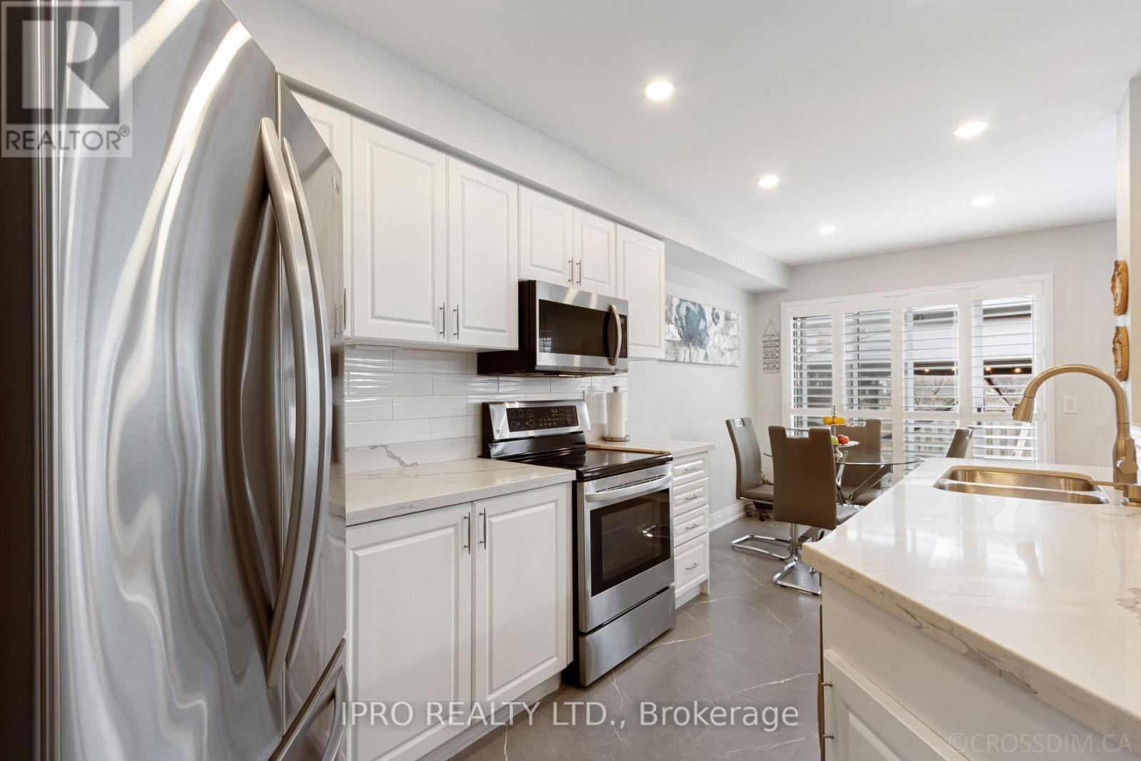 3814 Ridgepoint Way, Mississauga, Ontario  L5N 7T7 - Photo 12 - W12211365