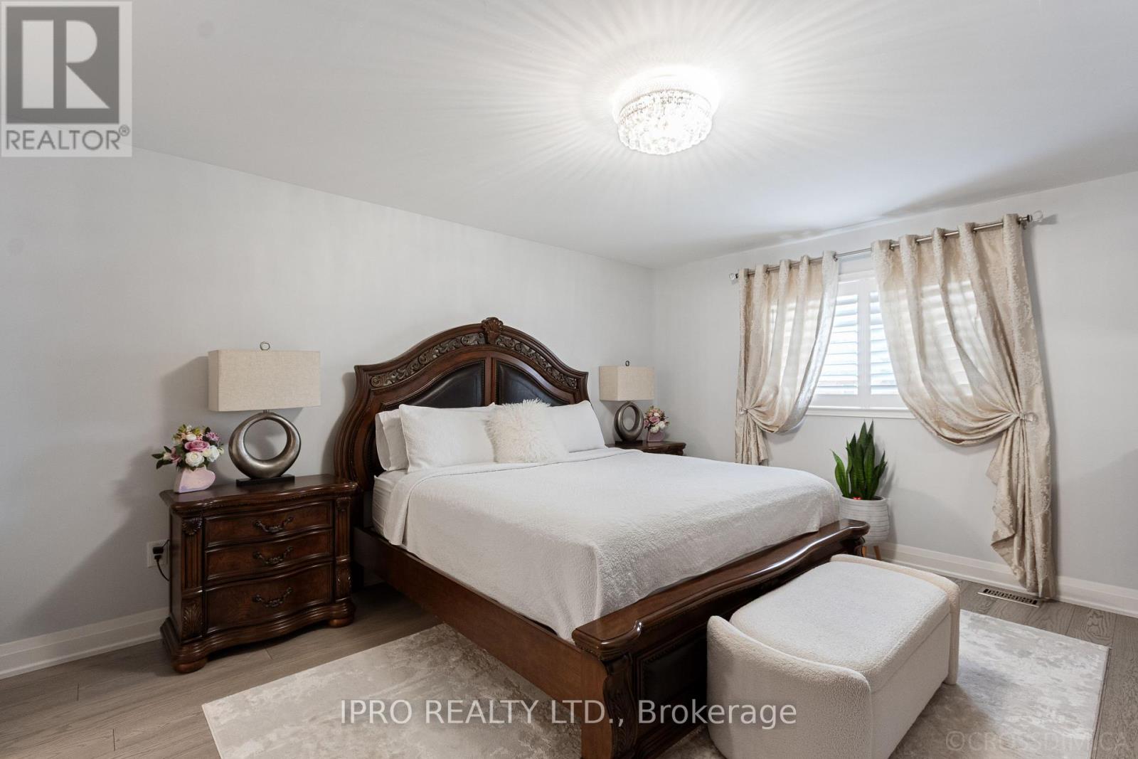 3814 Ridgepoint Way, Mississauga, Ontario  L5N 7T7 - Photo 17 - W12211365