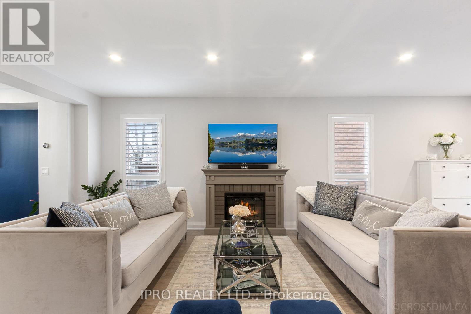 3814 Ridgepoint Way, Mississauga, Ontario  L5N 7T7 - Photo 6 - W12211365