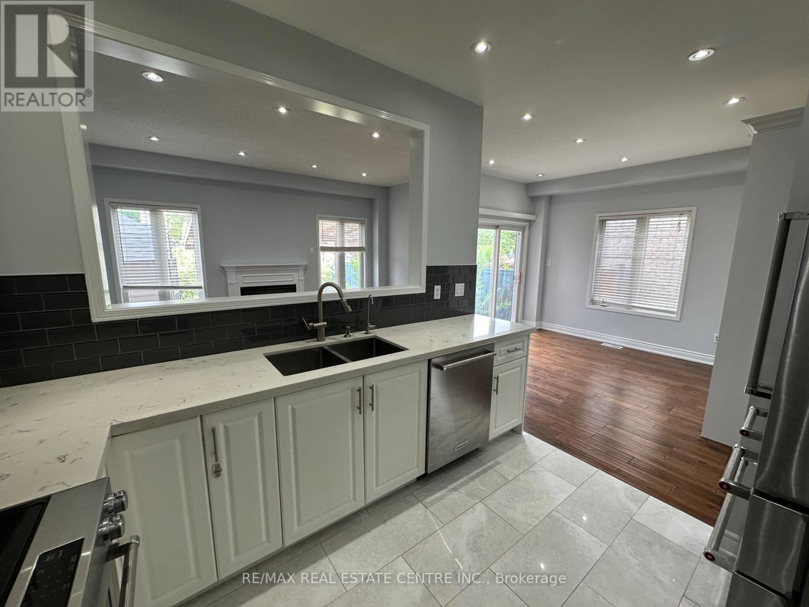 Upper - 3178 Oakview Road, Mississauga, Ontario  L5N 7N9 - Photo 11 - W12186687