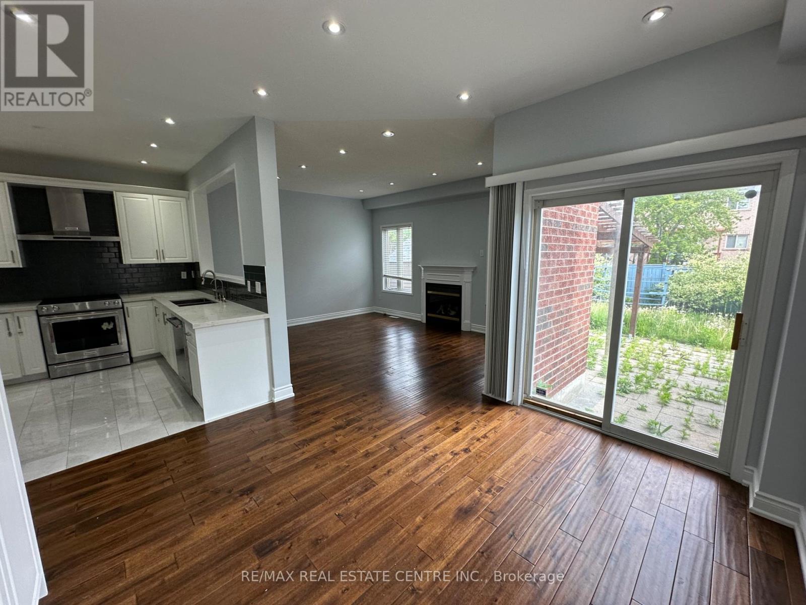 Upper - 3178 Oakview Road, Mississauga, Ontario  L5N 7N9 - Photo 13 - W12186687
