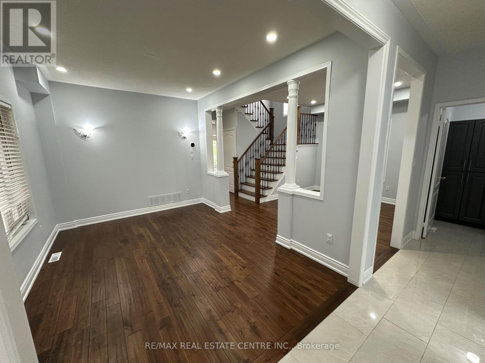 Upper - 3178 Oakview Road, Mississauga, Ontario  L5N 7N9 - Photo 3 - W12186687