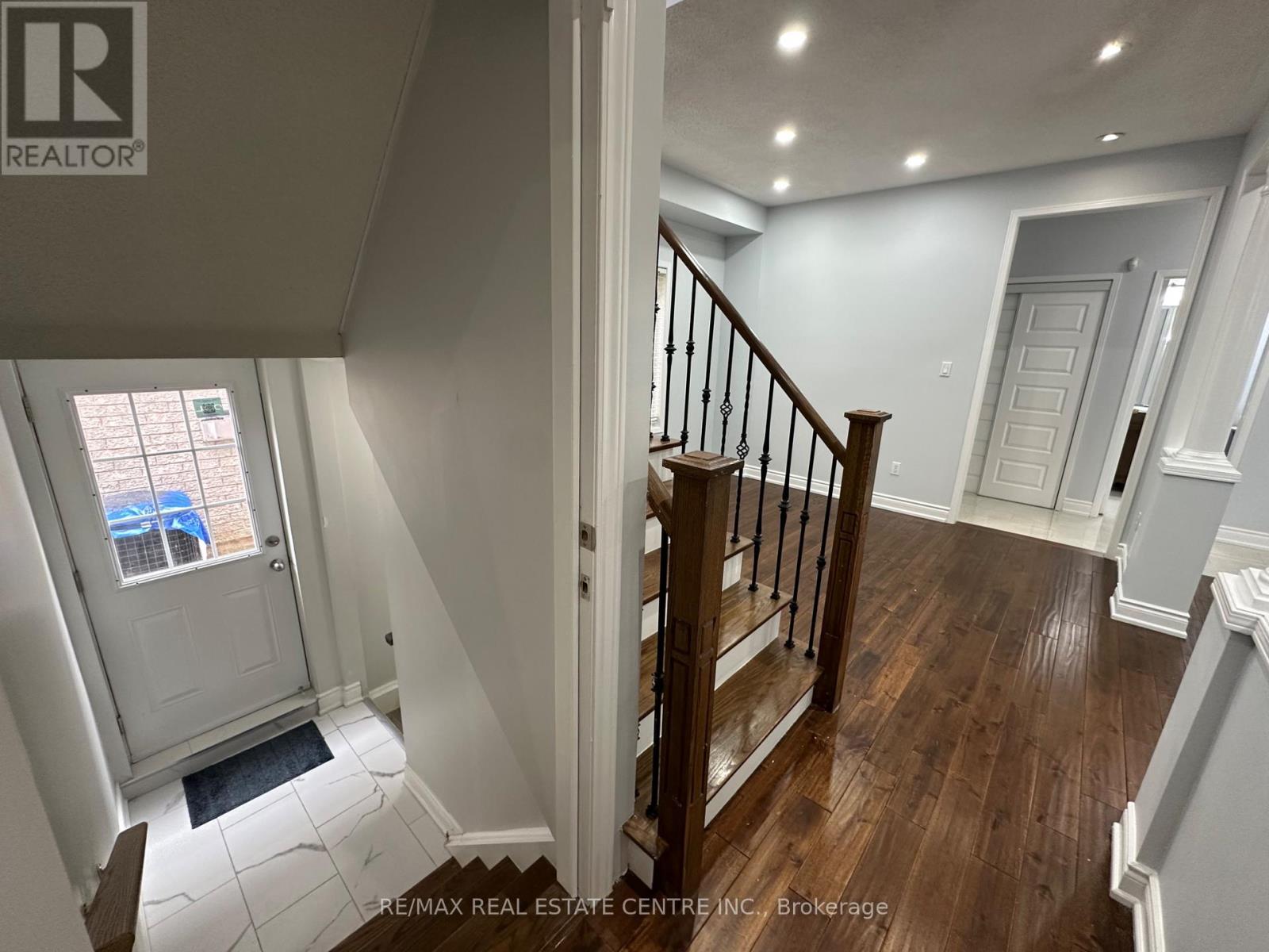 Upper - 3178 Oakview Road, Mississauga, Ontario  L5N 7N9 - Photo 9 - W12186687