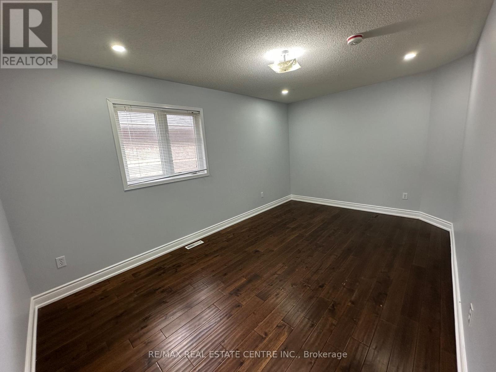 Upper - 3178 Oakview Road, Mississauga, Ontario  L5N 7N9 - Photo 23 - W12186687