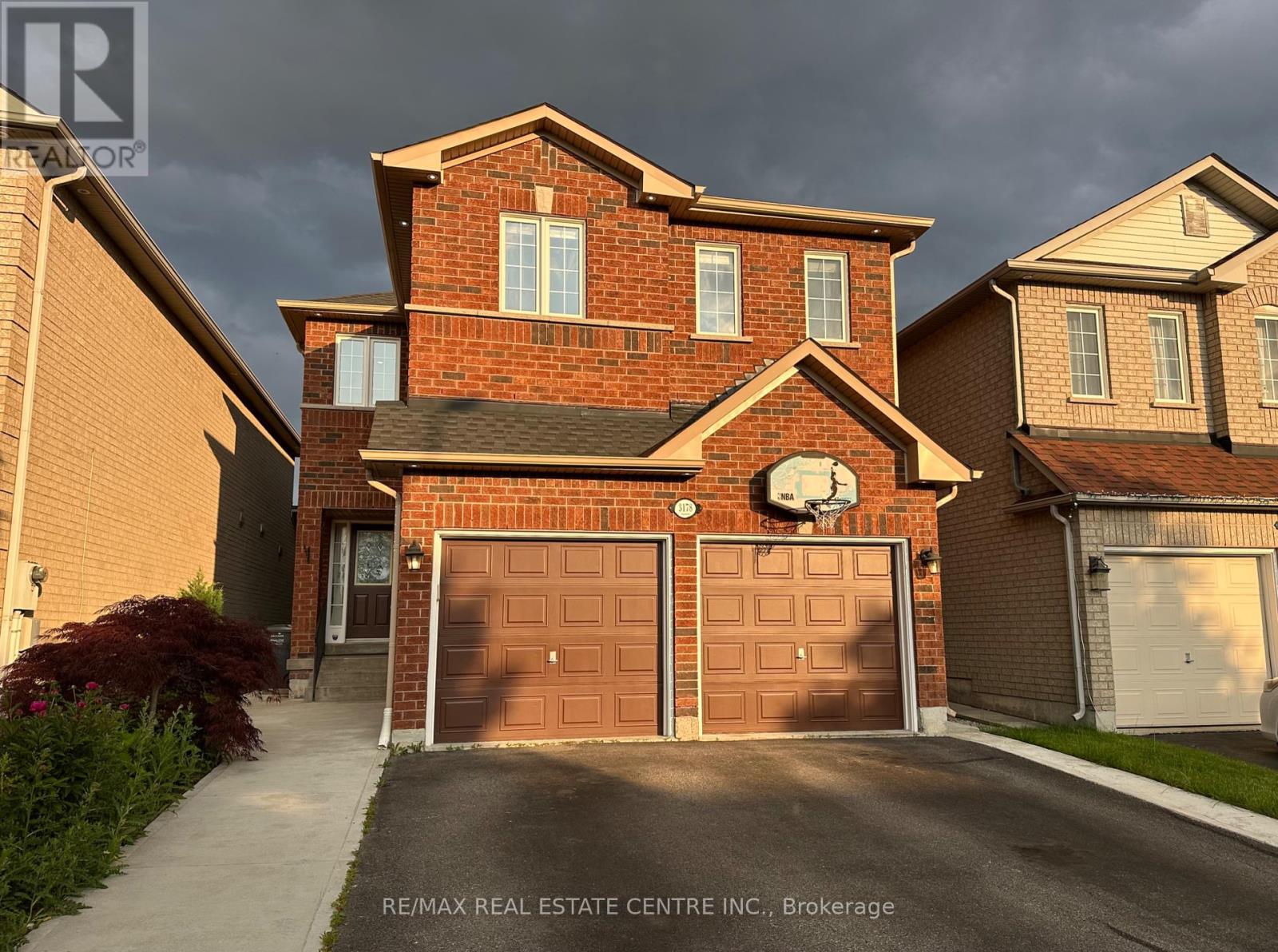Upper - 3178 Oakview Road, Mississauga, Ontario  L5N 7N9 - Photo 2 - W12186687