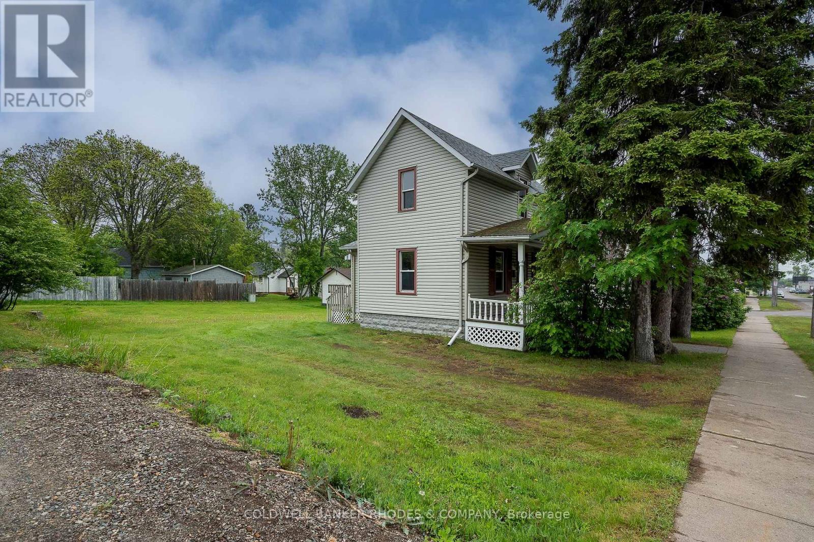 73 Empress Avenue N, Thunder Bay, Ontario  P7A 6C2 - Photo 11 - X12211403
