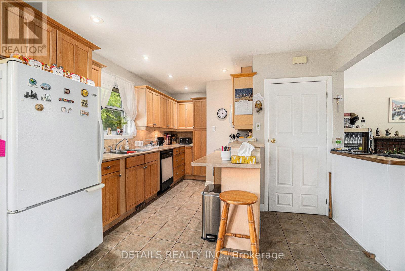 39 Roundhay Drive, Ottawa, Ontario  K2G 1B6 - Photo 10 - X12211415
