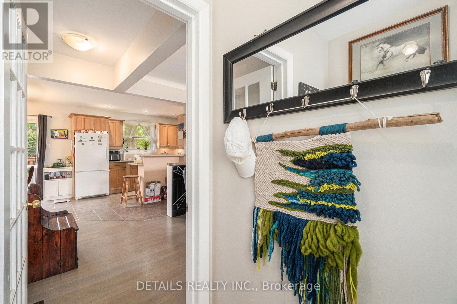 39 Roundhay Drive, Ottawa, Ontario  K2G 1B6 - Photo 2 - X12211415
