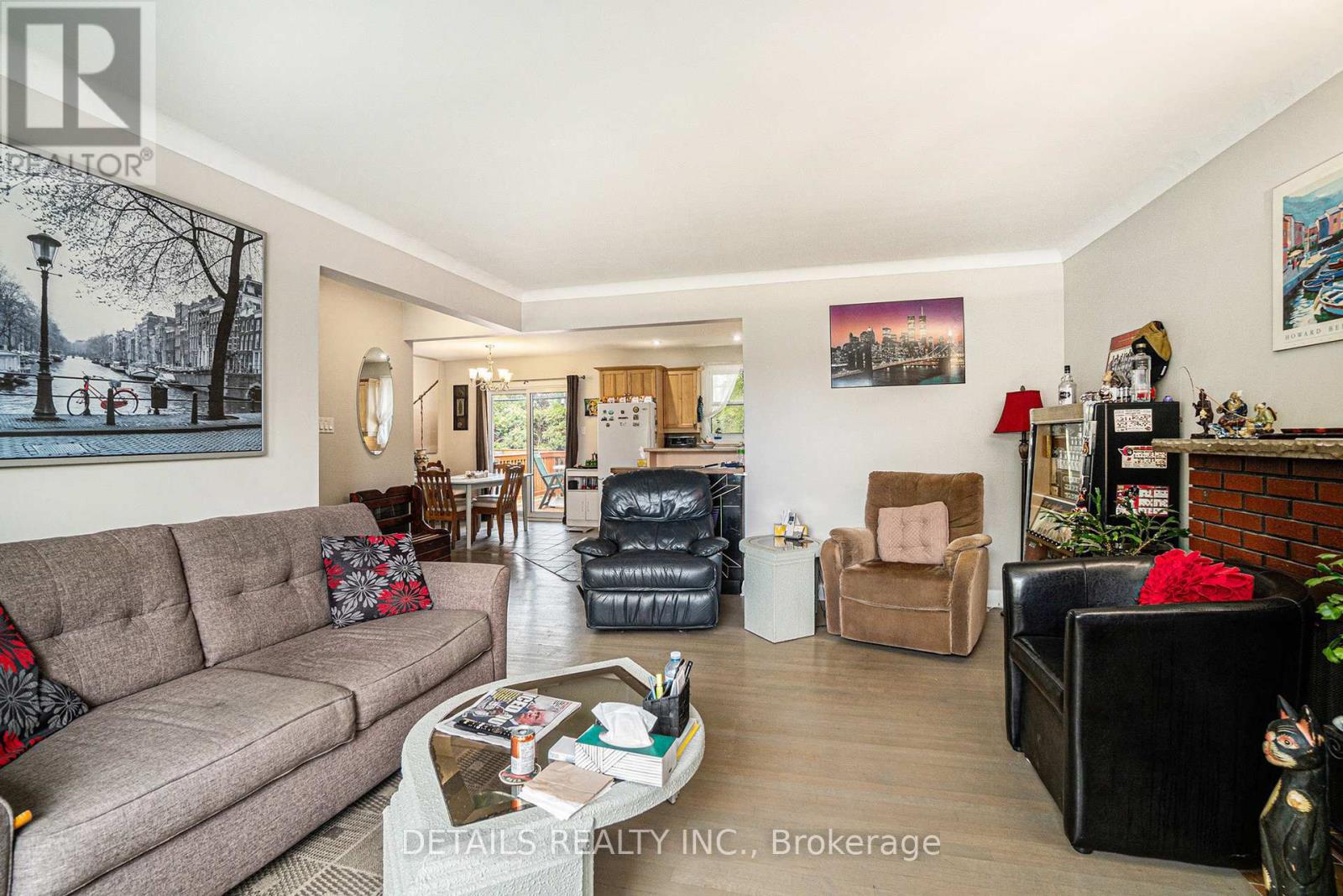 39 Roundhay Drive, Ottawa, Ontario  K2G 1B6 - Photo 3 - X12211415