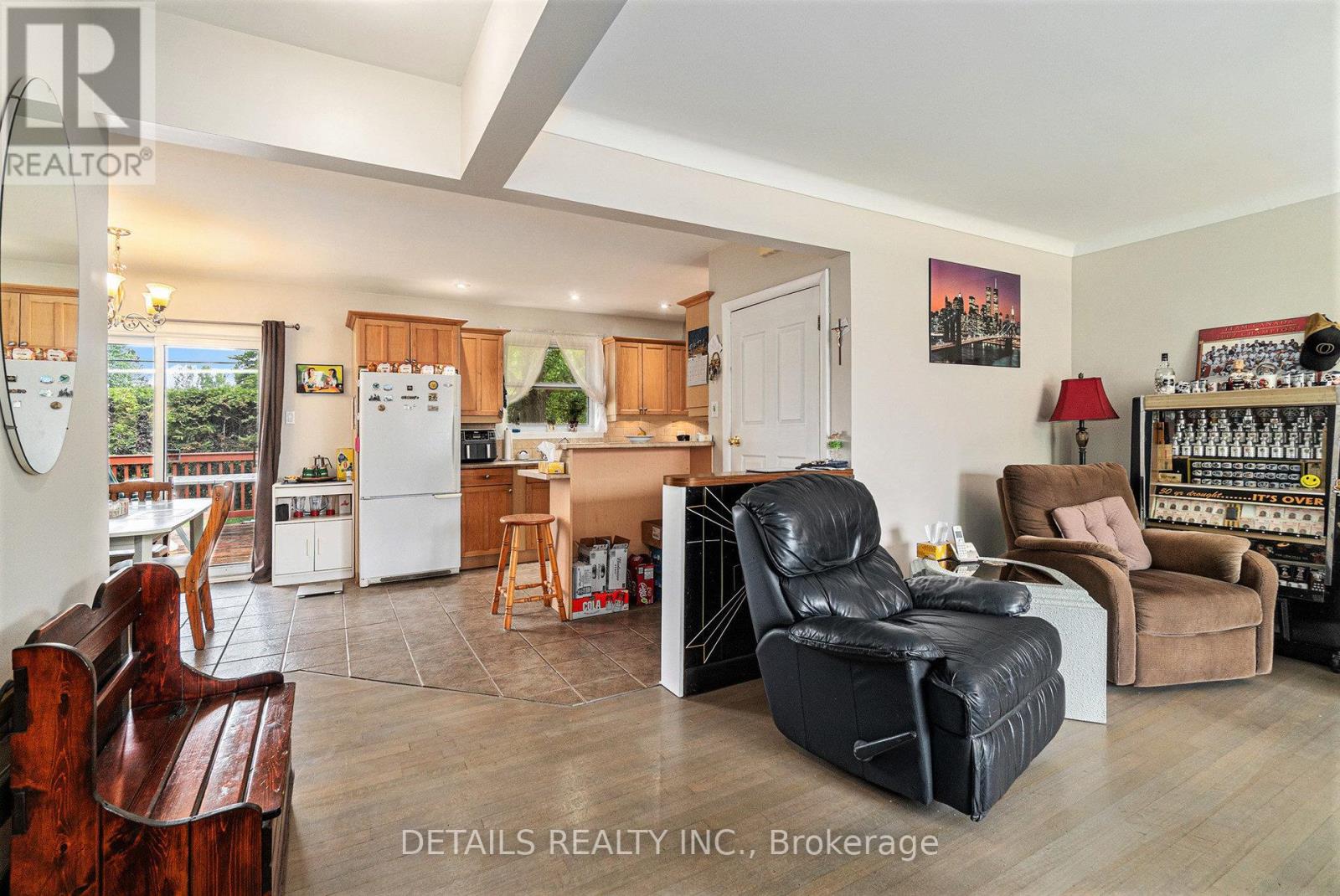 39 Roundhay Drive, Ottawa, Ontario  K2G 1B6 - Photo 5 - X12211415