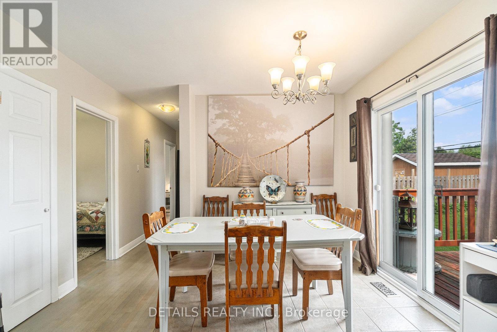 39 Roundhay Drive, Ottawa, Ontario  K2G 1B6 - Photo 6 - X12211415