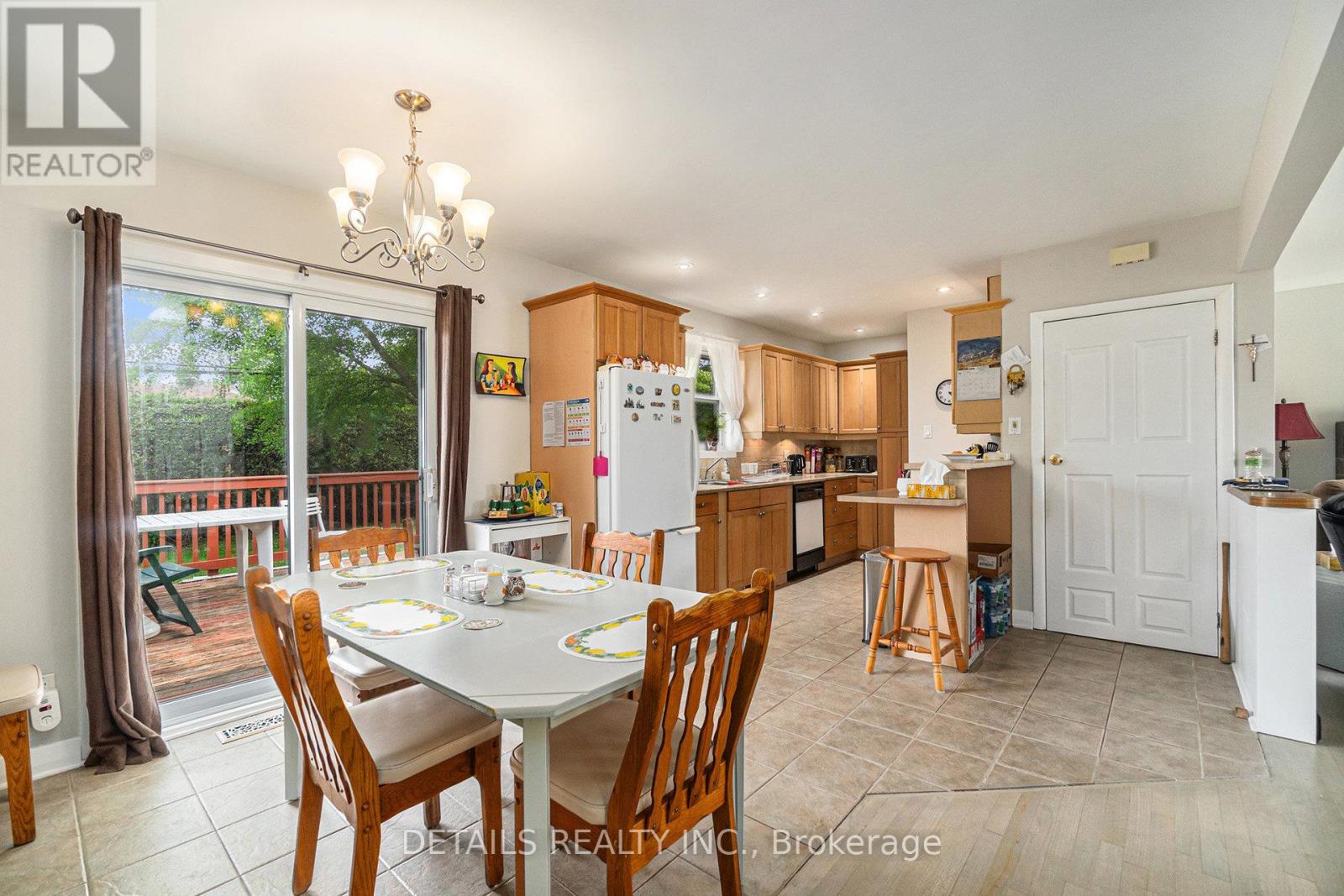 39 Roundhay Drive, Ottawa, Ontario  K2G 1B6 - Photo 7 - X12211415