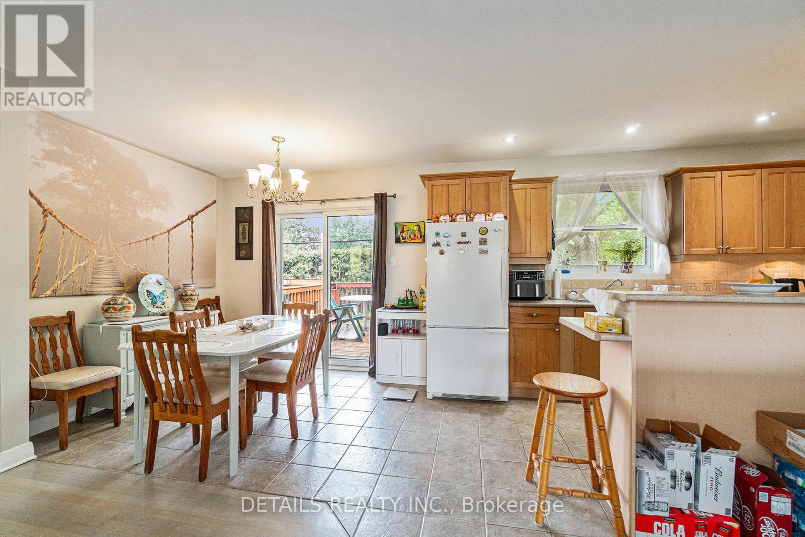 39 Roundhay Drive, Ottawa, Ontario  K2G 1B6 - Photo 8 - X12211415