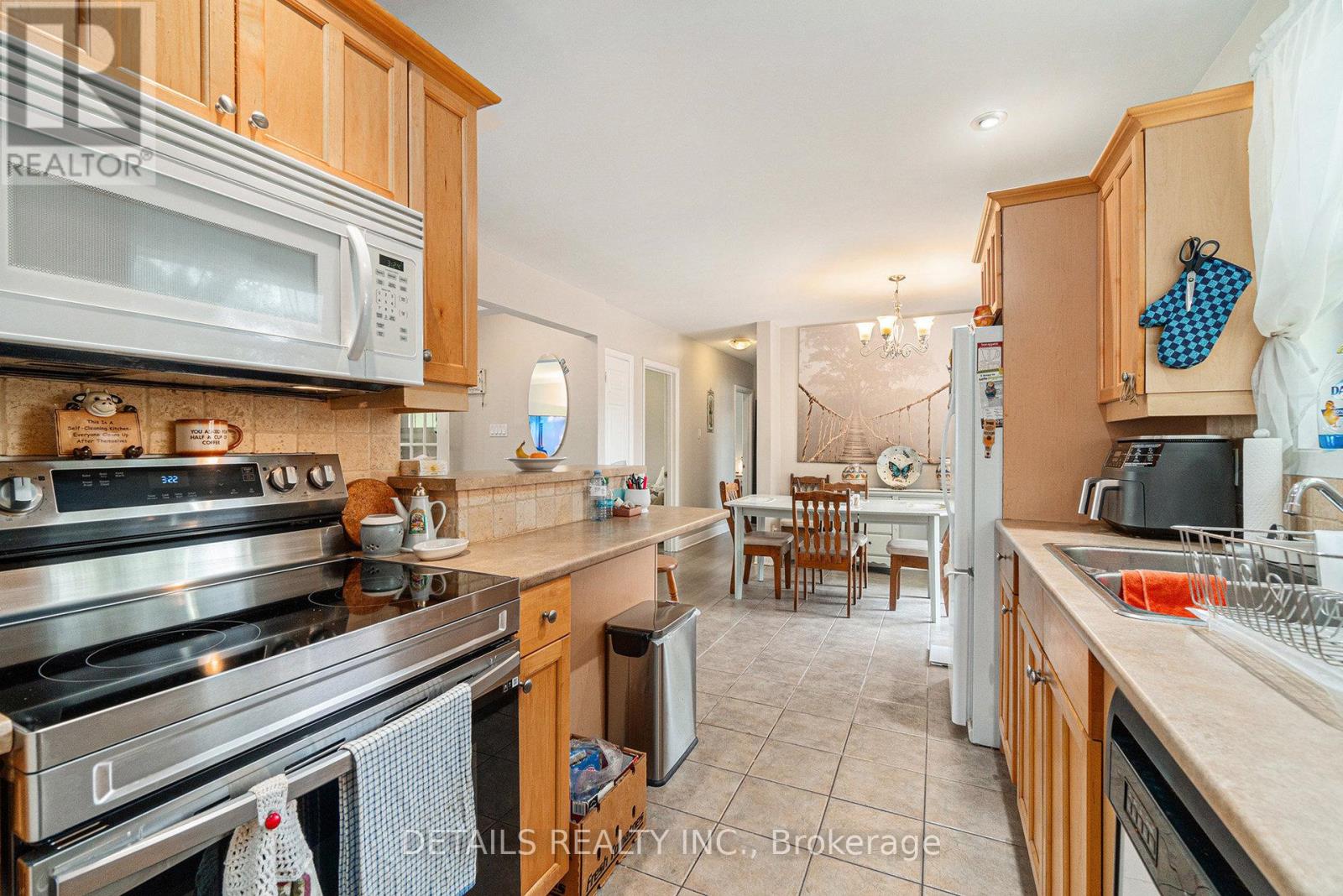 39 Roundhay Drive, Ottawa, Ontario  K2G 1B6 - Photo 9 - X12211415